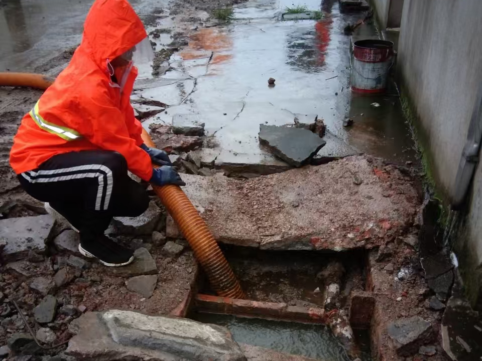 仙游专业清理污水池 炜誉市政以规范流程守护城市 “肠道”